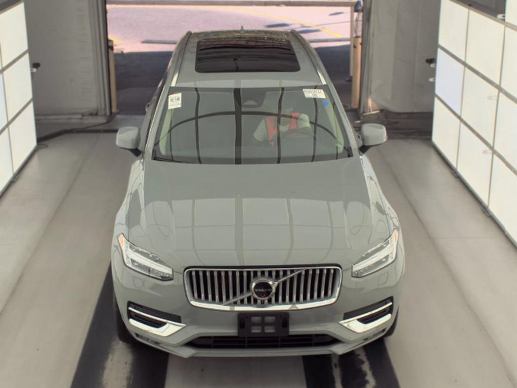 Used 2025 Volvo XC90 B6 Plus w/ Protection Package Premier AWD/4WD image 2