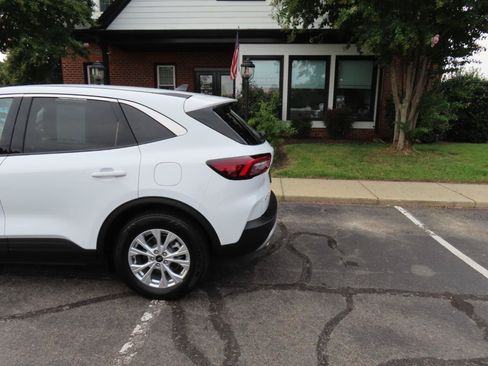 Used 2023 Ford Escape Active w/ Cold Weather Package FWD image 4
