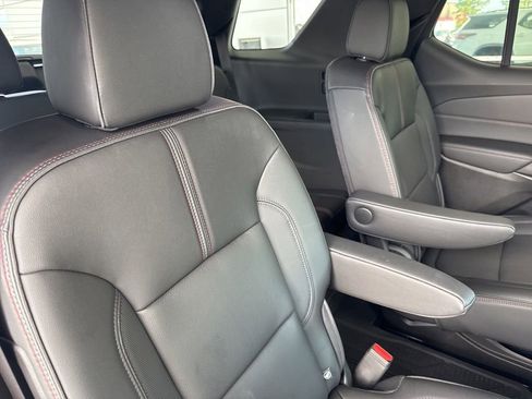 Used 2023 Chevrolet Traverse RS image 25