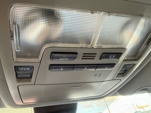 Used 2019 Toyota Highlander XLE FWD image 38