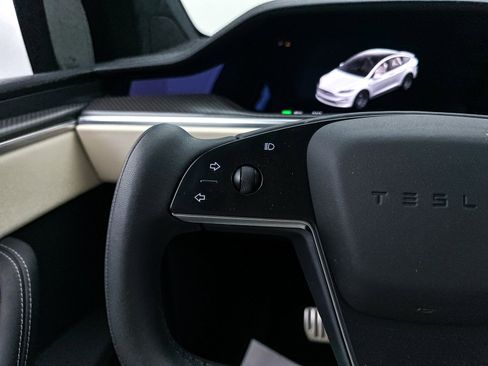 Used 2022 Tesla Model X Plaid image 32