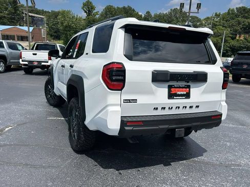 New 2026 Toyota 4Runner SR5 AWD/4WD image 5