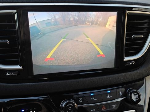 Used 2023 Chrysler Pacifica Touring-L image 14