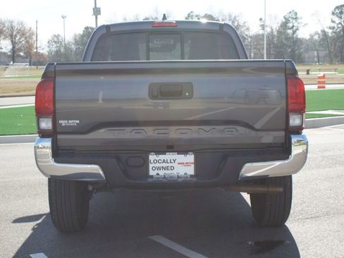 Used 2022 Toyota Tacoma SR5 w/ SR5 Appearance Package (SM) image 3