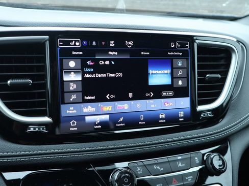 New 2026 Chrysler Pacifica Select AWD/4WD image 5