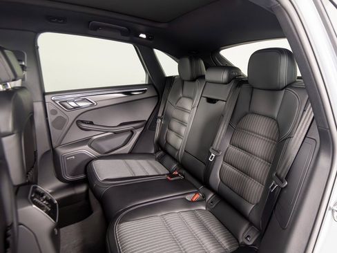 New 2026 Porsche Macan Turbo image 35