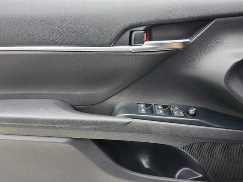 Used 2020 Toyota Camry SE image 31