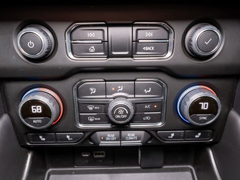 Used 2022 Chevrolet Tahoe LT w/ Luxury Package AWD/4WD image 19
