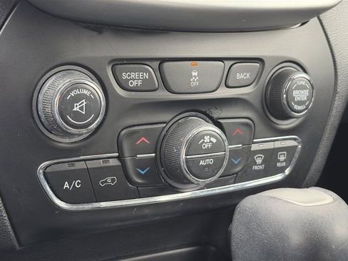 Used 2018 Jeep Cherokee Trailhawk image 22