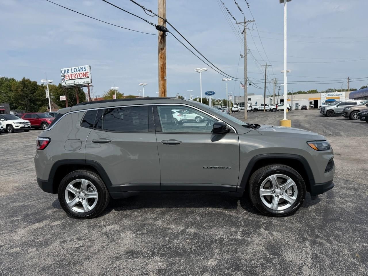 Used 2023 Jeep Compass Latitude w/ Convenience Group AWD/4WD image 5