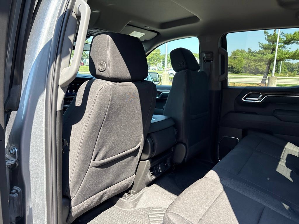 Used 2025 Chevrolet Silverado 1500 LT Trail Boss w/ LPO, Dark Essentials Package AWD/4WD image 15