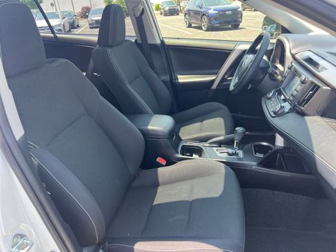 Used 2018 Toyota RAV4 XLE FWD image 32