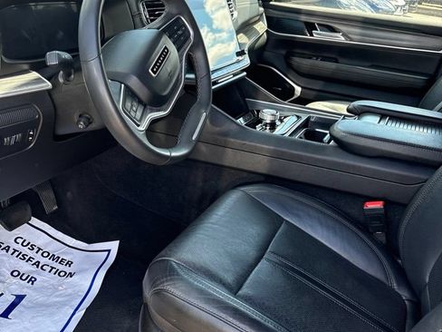 Used 2024 Jeep Wagoneer L Series II w/ Flexible Seating Group RWD image 3