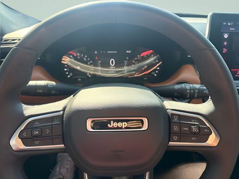 Used 2024 Jeep Compass Limited AWD/4WD image 7