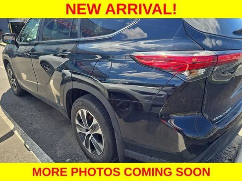 Used 2023 Toyota Highlander XLE image 5