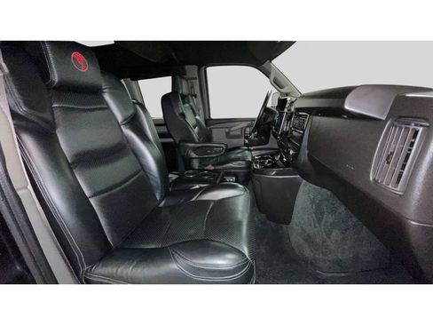 Used 2025 GMC Savana 2500 w/ Driver Convenience Package RWD image 18