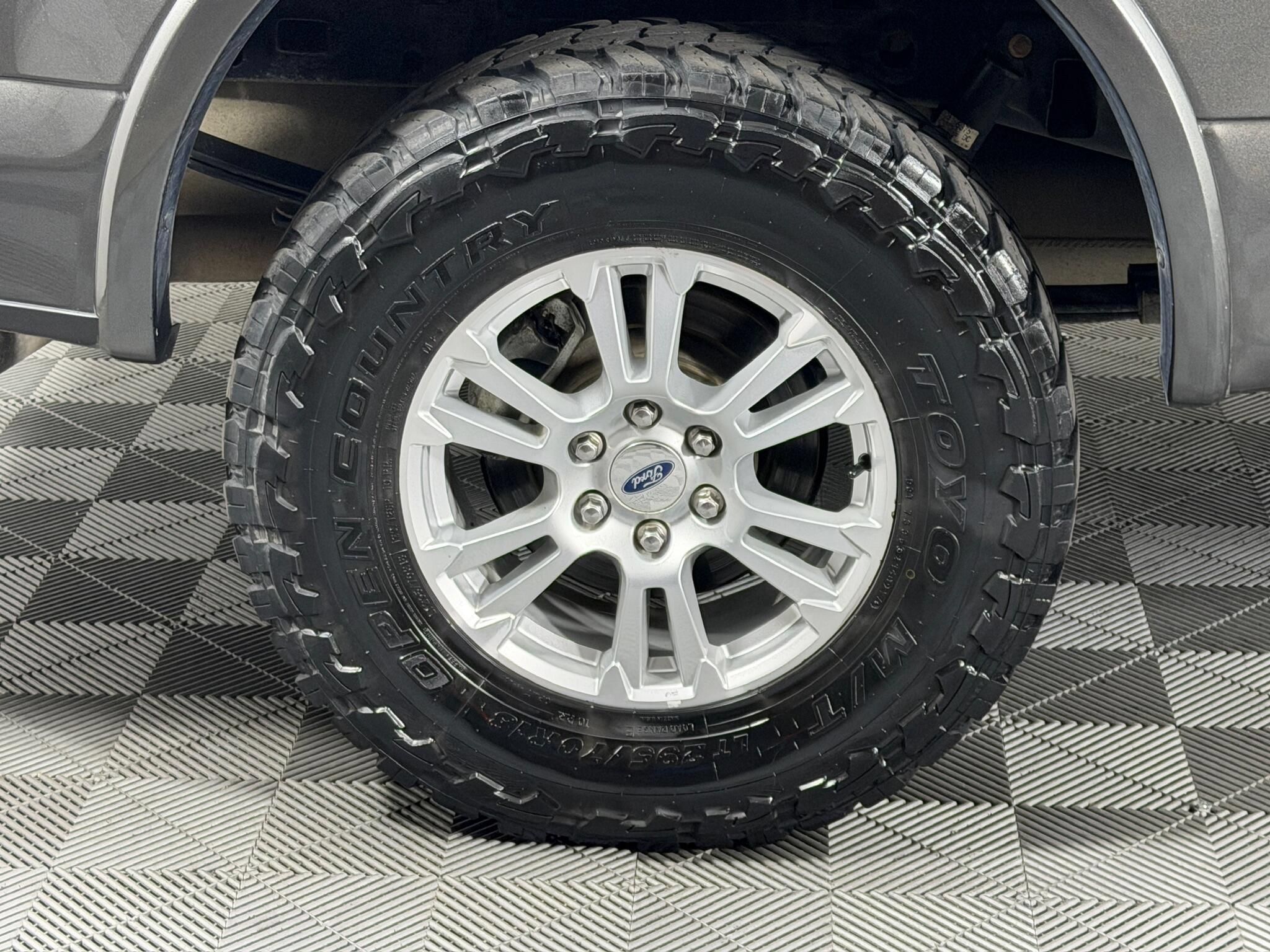 Used 2017 Ford F150 Lariat w/ Equipment Group 501A Mid AWD/4WD image 23