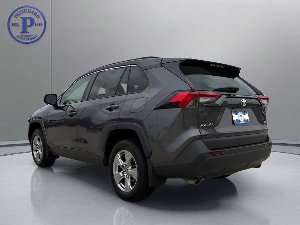 Used 2022 Toyota RAV4 XLE FWD image 5