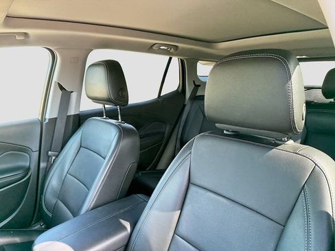 Used 2024 GMC Terrain SLT AWD/4WD image 11