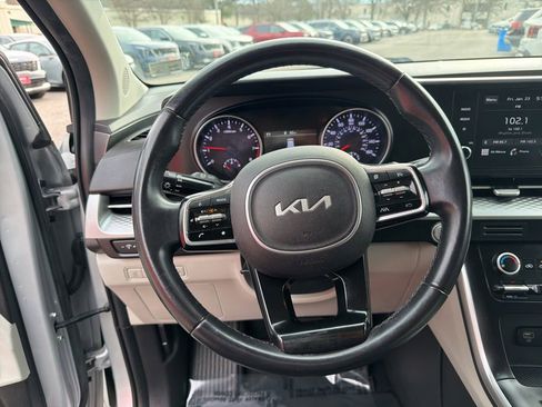 Used 2022 Kia Carnival LX image 16
