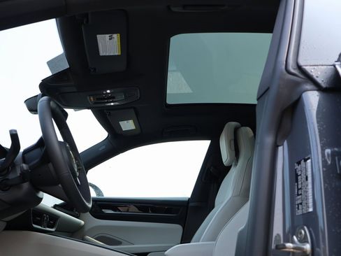 New 2025 Porsche Macan 4 Electric image 38