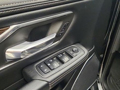 Used 2019 RAM 1500 Laramie AWD/4WD image 17