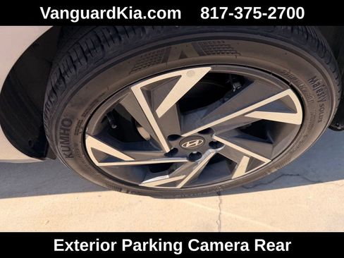 Used 2025 Hyundai Elantra SEL FWD image 9