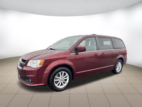 Used 2019 Dodge Grand Caravan SXT image 3