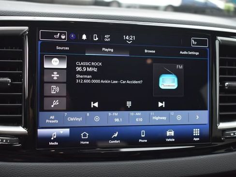 Used 2023 Chrysler Pacifica Touring-L FWD image 28