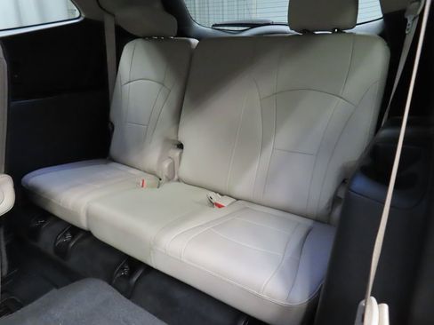 Used 2019 Buick Enclave Essence image 16