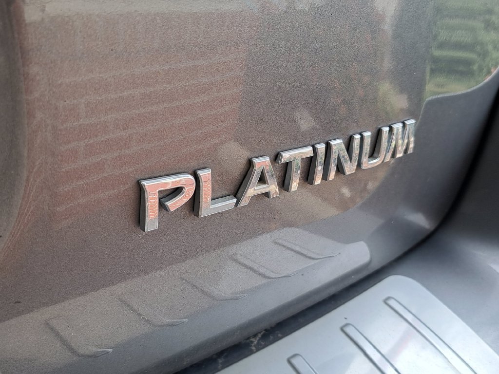 Used 2017 Nissan Pathfinder Platinum FWD image 4