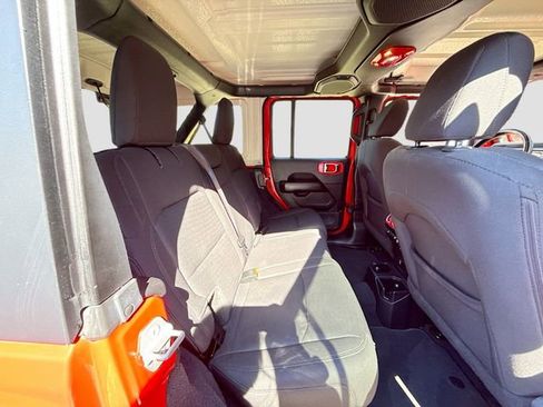 Used 2019 Jeep Wrangler Unlimited Sahara image 25