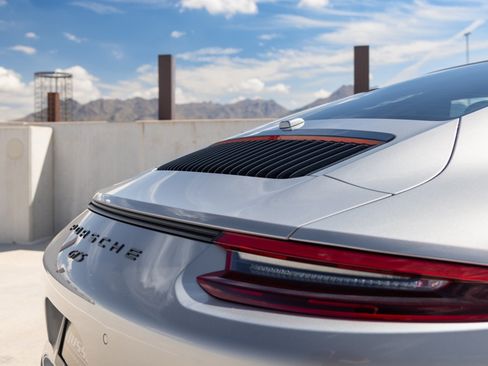 Used 2018 Porsche 911 GT3 RS image 9