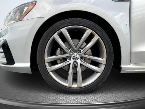 Used 2018 Volkswagen Passat 2.0T S image 9