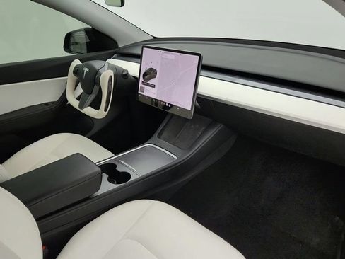 Used 2021 Tesla Model Y Long Range AWD/4WD image 29