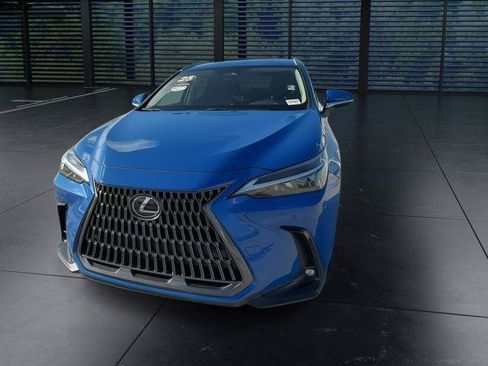 Certified 2025 Lexus NX 250 FWD w/ Accessory Package (Z2) image 3