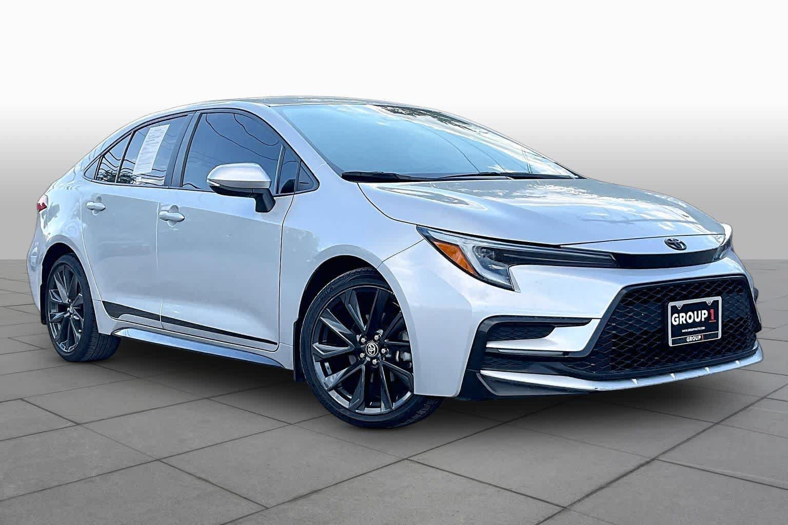 Used 2024 Toyota Corolla SE FWD image 3