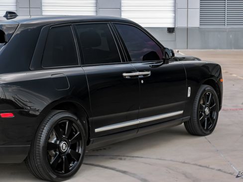 Used 2022 Rolls-Royce Cullinan image 15