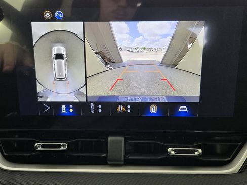 New 2026 Chevrolet Equinox LT w/ Safety and Technology Package FWD image 18