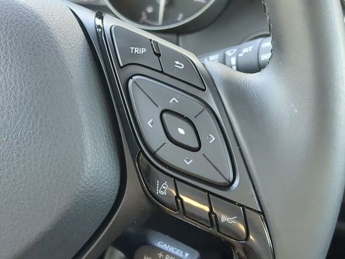 Used 2019 Toyota C-HR XLE image 32