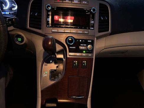 Used 2012 Toyota Venza XLE image 32