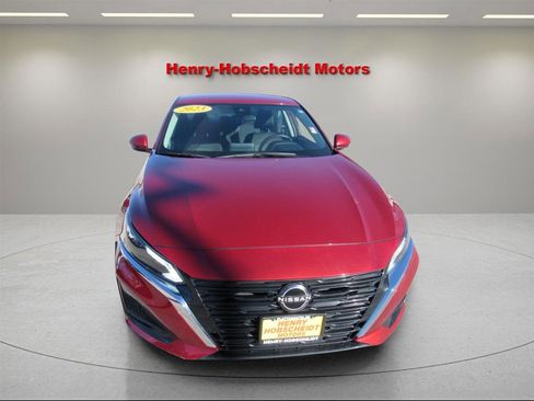 Used 2023 Nissan Altima 2.5 SV image 2