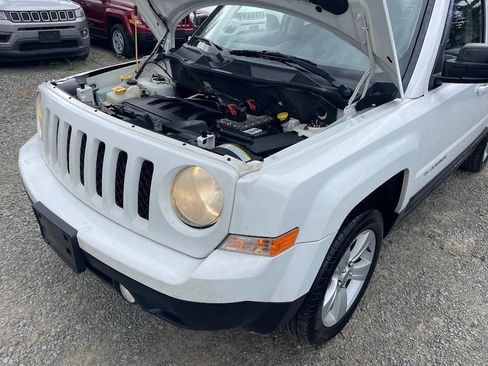 Used 2013 Jeep Patriot Latitude AWD/4WD image 22