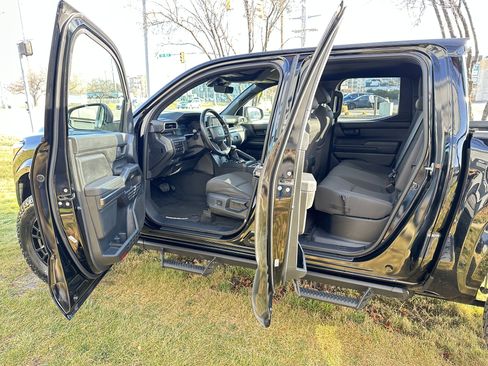 Used 2025 Toyota Tacoma SR5 image 22