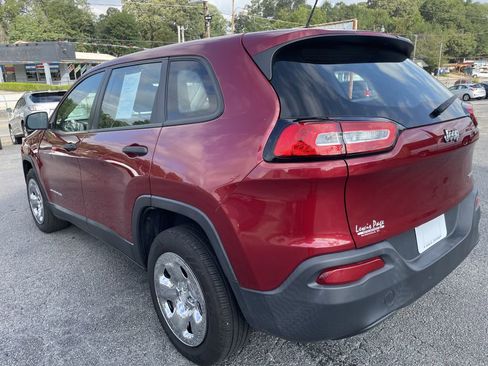 Used 2017 Jeep Cherokee Sport image 3