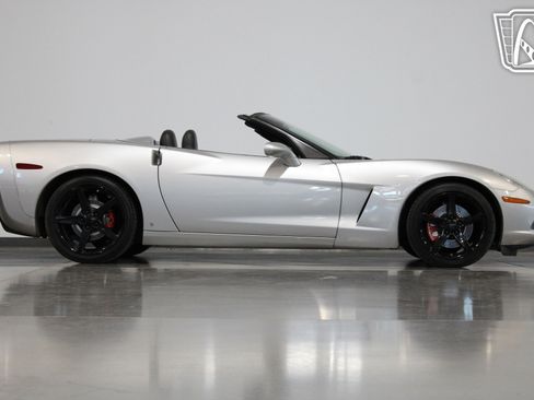 Used 2005 Chevrolet Corvette w/ Preferred Equipment Group image 16