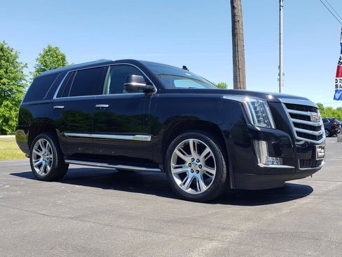 Used 2016 Cadillac Escalade Luxury AWD/4WD image 3