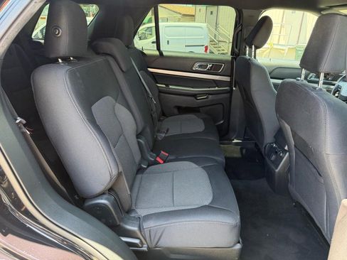 Used 2019 Ford Explorer XLT w/ Equipment Group 201A AWD/4WD image 29