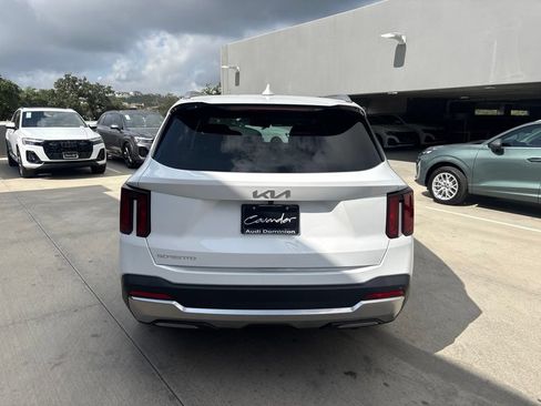 Used 2025 Kia Sorento EX w/ Panoramic Sunroof Package FWD image 7