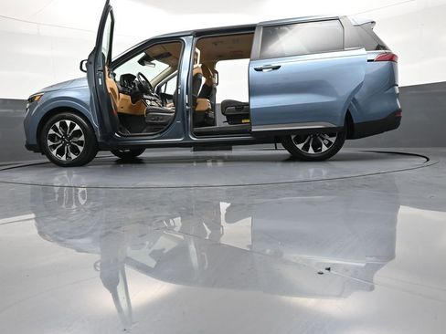 Used 2024 Kia Carnival EX FWD image 50